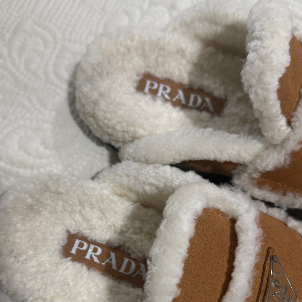 Pr*** Like Brown with White Trim Sherpa Mules - Picture 3 of 4